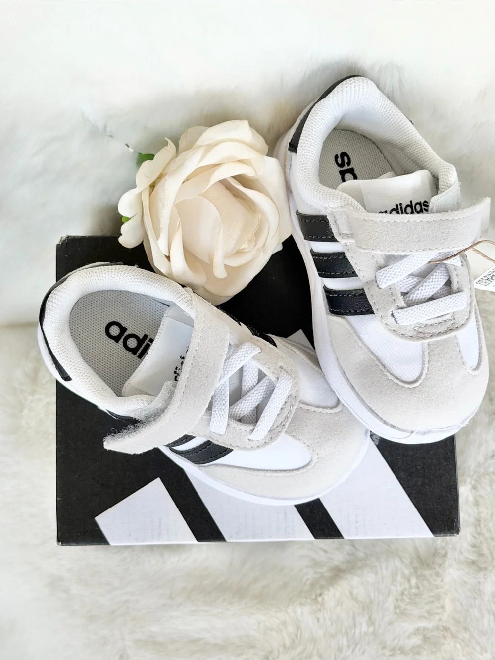 ADIDAS RUN 70s 2.O toddlers white and Black Sneakers w/Velcro closure Unisex